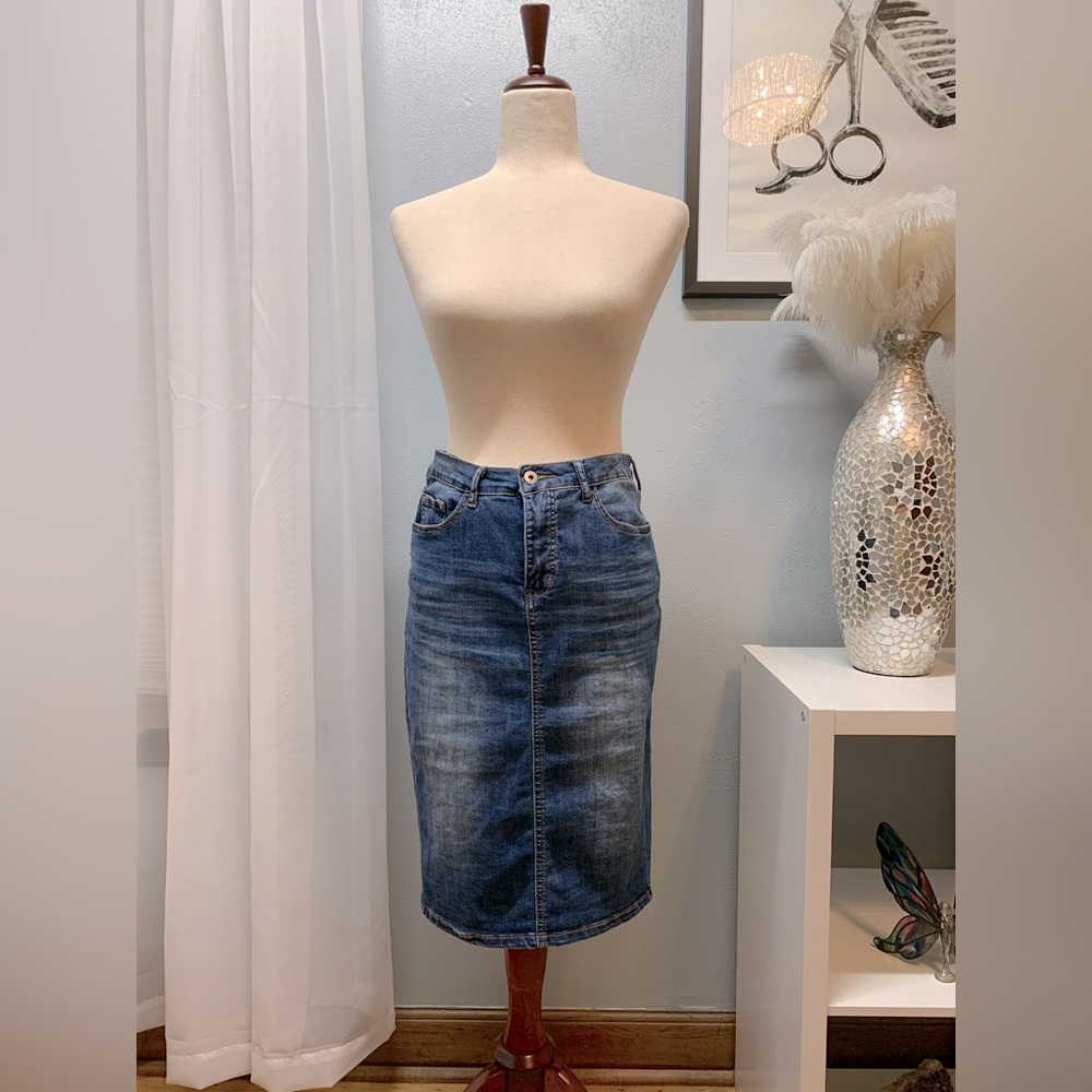 IT Tatiana Denim Women’s MIDI Skirt with Stretch Size 6